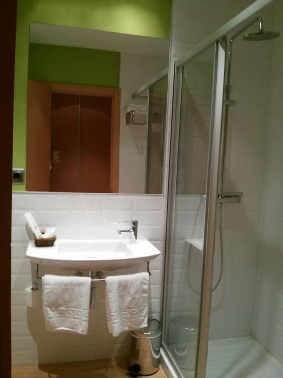 Nruta Ponferrada Otel Bembibre  Oda fotoğraf